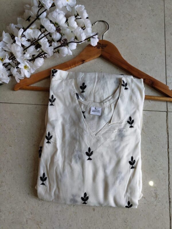 Elegant White Cotton Embroidered Dress - Image 3