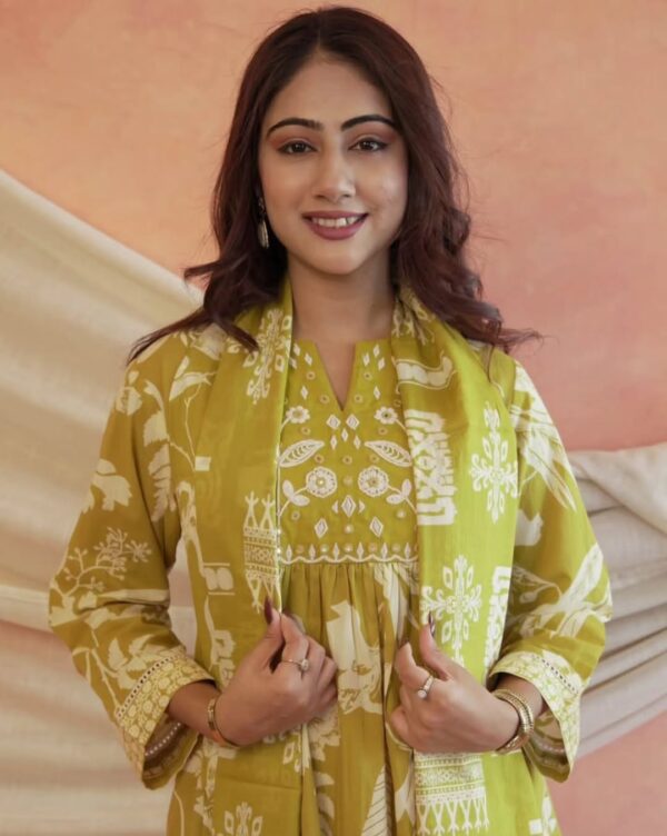 Elegant Anarkali Kurta Set with Dupatta - Image 3