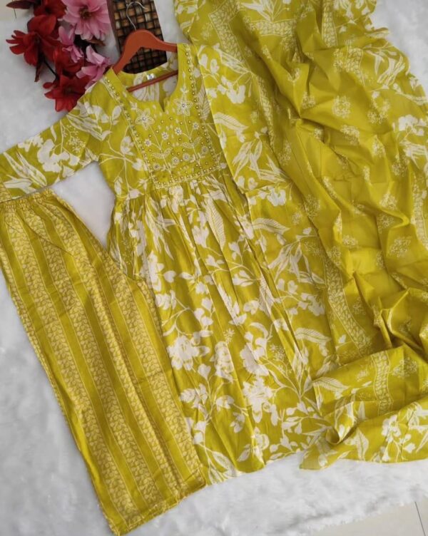 Elegant Anarkali Kurta Set with Dupatta - Image 2