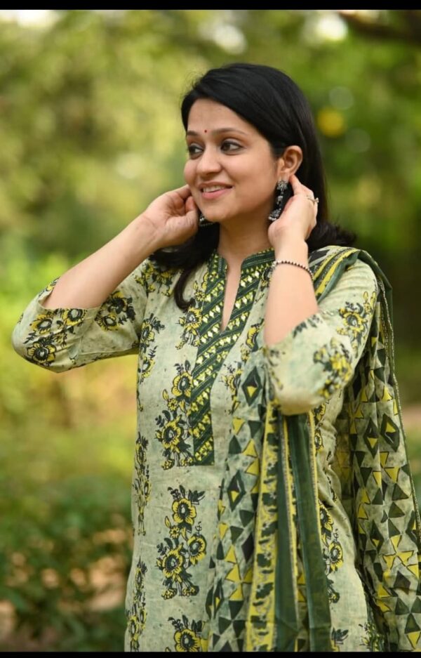 Elegant Printed Suit Set - Image 2