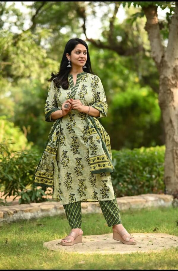 Elegant Printed Suit Set - Image 3